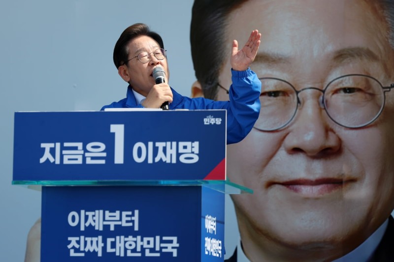민주당 <b>대선</b> 전략은 '전광훈이 키운 <b>김문수</b>'…이준석은 패싱
