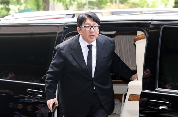 "<b>방시혁</b>, 재판 나오라"…'<b>SM</b>엔터 <b>시세조종</b>' <b>증인</b> 소환