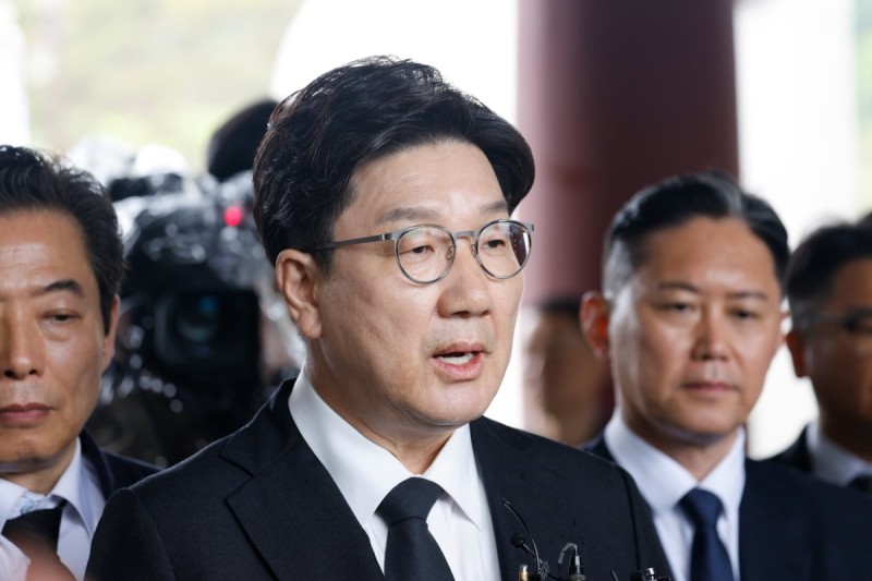 권성동 "이번 대선 시대정신은 <b>윤석열</b>·이재명 동반 퇴진"