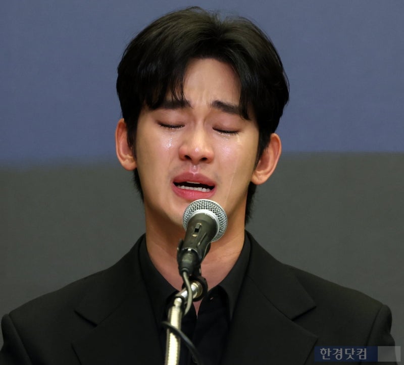 '사생활 <b>논란</b>' <b>김수현</b>, 대만서도 소송 당하나…"60억 규모"