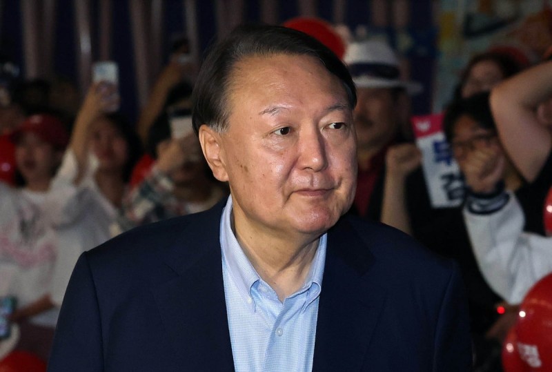 [속보] 경찰 "<b>경호처 비화폰 서버</b>기록·윤 전 대통령 휴대전화 확보"