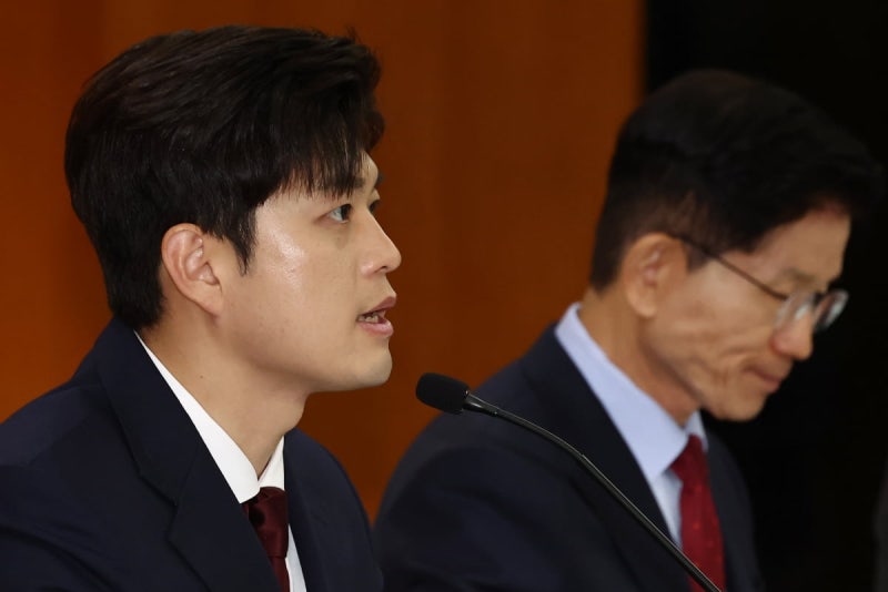 <b>김용태</b> "공동정부 또는 100% 국민경선"…<b>이준석</b>에 <b>단일화</b> 원칙 제안