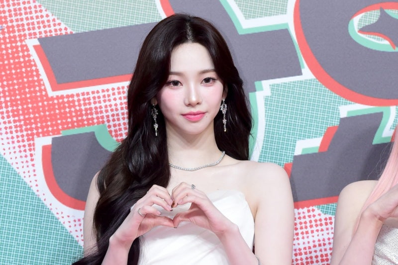 "<b>카리나</b> 너무 좋아"…의류 매장서 벌어진 기막힌 <b>사건</b> [영상]