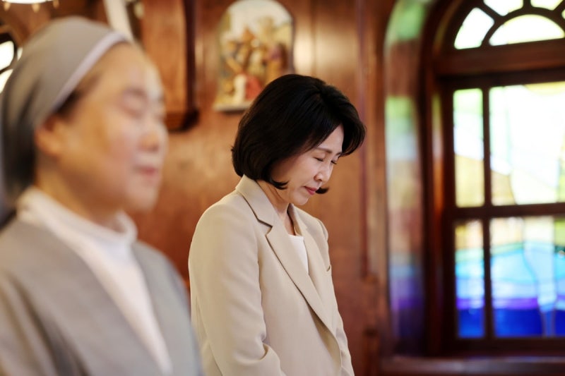 '조용한 내조' 김혜경 vs '적극 호소' <b>설난영</b>…나란히 전남行