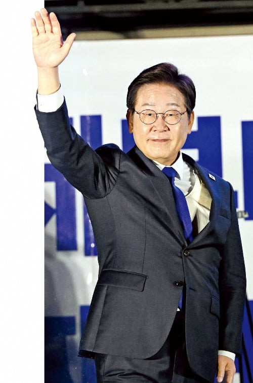 21대 <b>대통령</b> <b>이재명</b> "온 힘 다해 경제 회복"