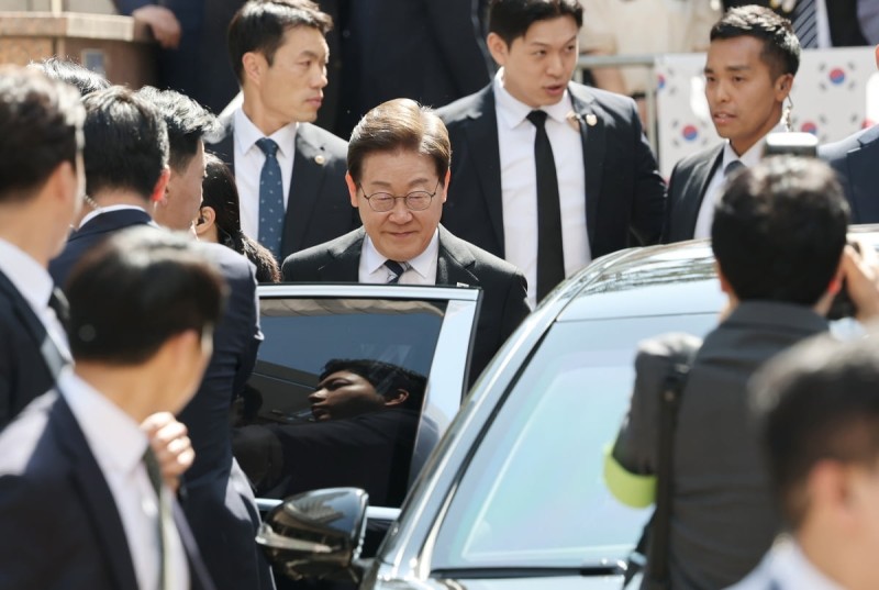 이재명 <b>대통령</b> '이중 <b>경호</b>' 유지하는 <b>경호</b>처와 <b>경찰</b>…이유는?