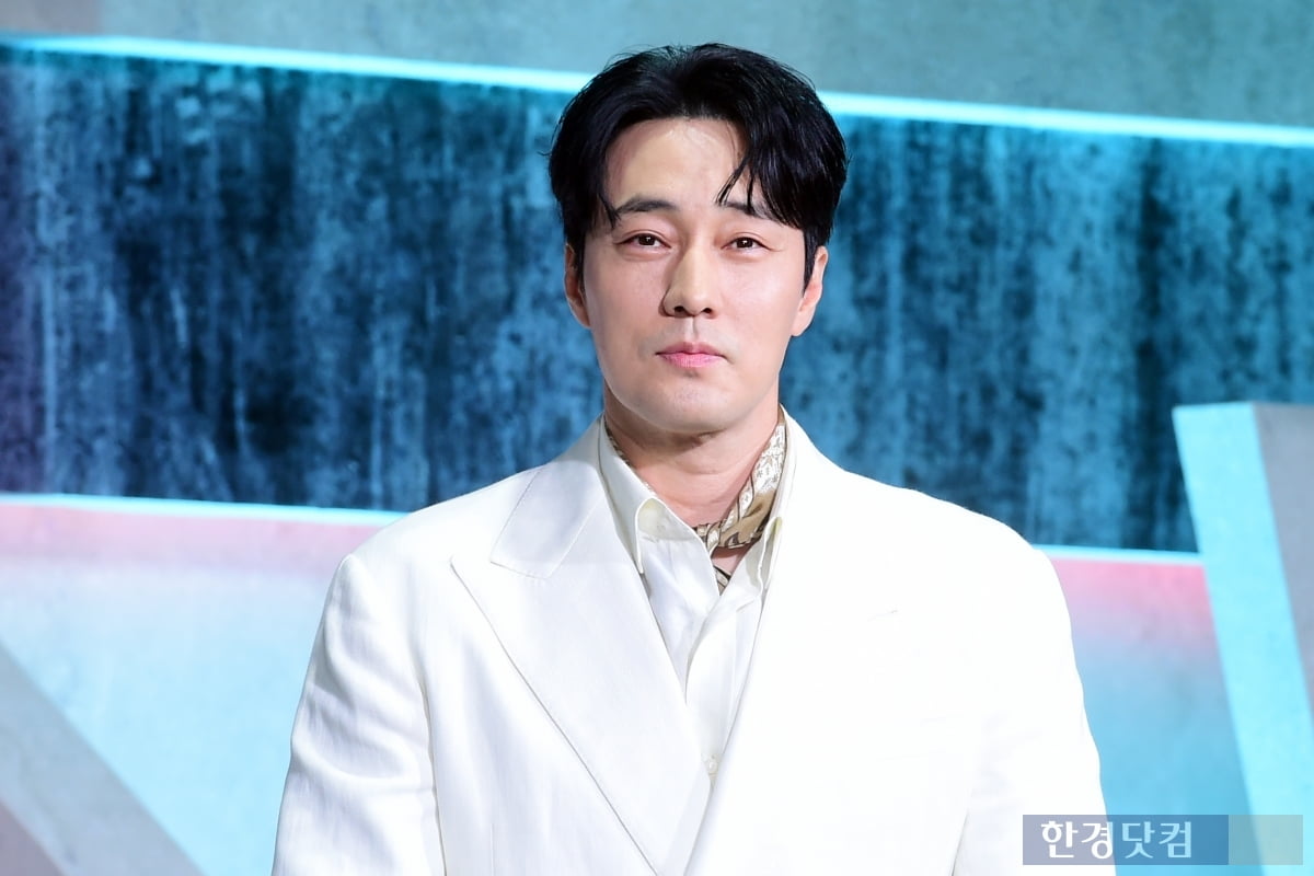 <b>소지섭</b>, 13년 만에 <b>액션</b>…"행동보다 눈빛으로"