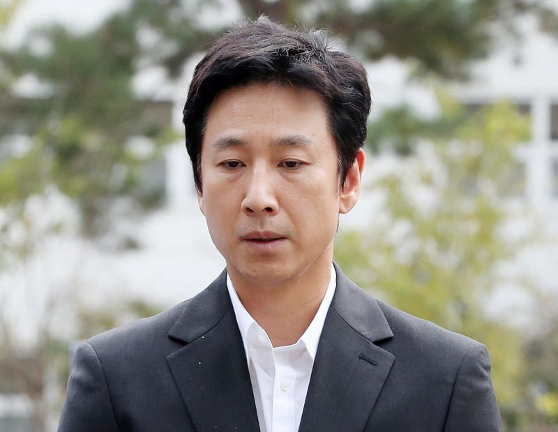 '<b>이선균 수사 정보 유출</b>' 경찰관·검찰수사관 불구속 기소