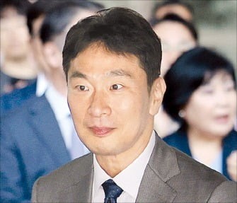 사과하며 떠난 이복현 "경직된 태도 송구, 모든 건 제 탓"