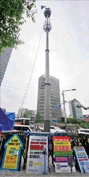 [단독] 83일째 청계천 CCTV 철탑 점거…경찰은 '뒷짐'