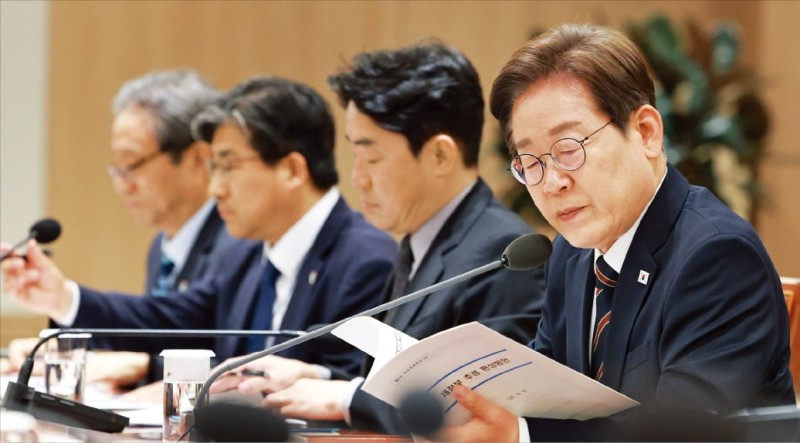 李 "라면 한 개 2000원 진짜인가…<b>물가안정</b> 대책 챙겨달라"