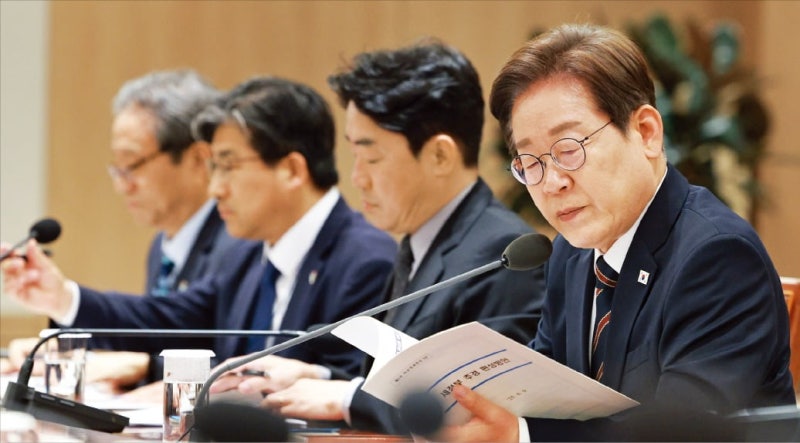 李 "라면 한 개 2000원 진짜인가…물가안정 대책 챙겨달라"