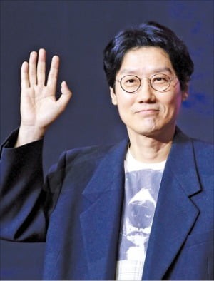 황동혁 감독 "밑바닥까지 떨어졌��던 한 인간의 극복 과정 담았죠"