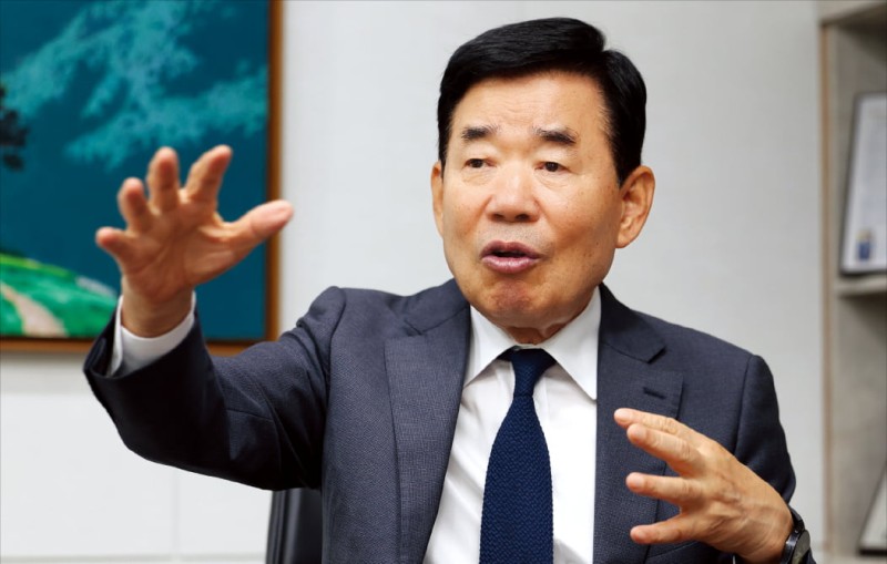 김진표 "1등만 살아남는 기술 패권경쟁 시대…투자금 절반 국가가 부담해야"