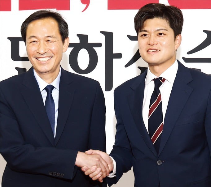 우상호 "<b>추경</b> 신속처리 협조해달라"…<b>국회의장</b>·여야 지도부 첫 예방