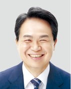 진옥동의 특명 "경영진, AI 실전 역량 강화해야"