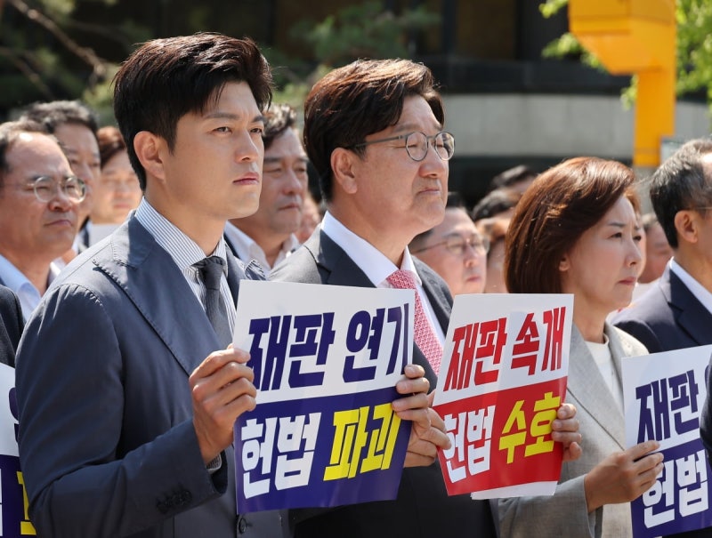 '싸우는 모습 그만 보이자'…<b>국민의힘</b>, 의총 전격 <b>취소</b>