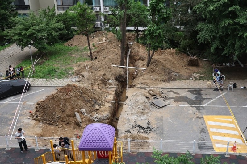 [속보] 대치 <b>은마아파트 공사장</b> 작업자 <b>매몰</b>…1명 심정지·1명 부상