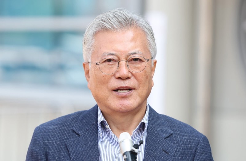 문재인 "李 정부, 파탄 난 <b>남북 관계 복원</b>할 것으로 믿는다"