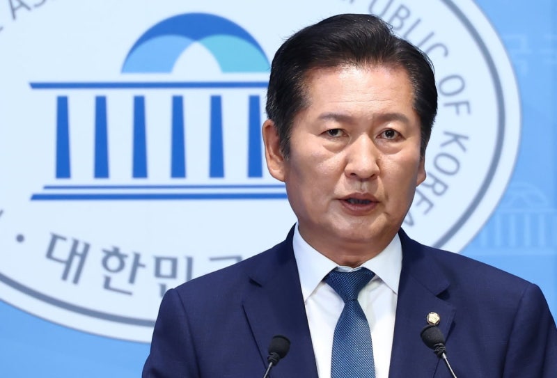 [속보] <b>정청래</b>, <b>당대표 출마</b> 선언…"李대통령과 한몸처럼"