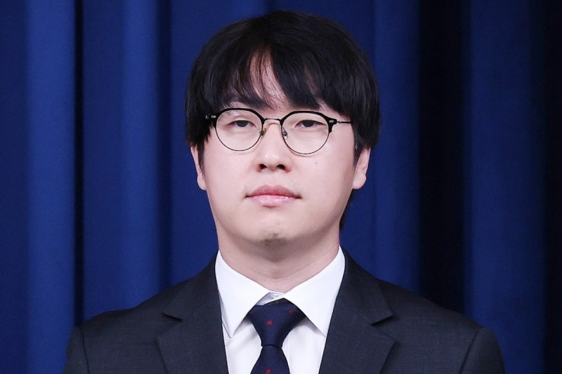 <b>AI</b> 미래기획<b>수석</b>에 발탁된 '<b>하정우</b>'는 누구?…"네이버 <b>AI</b> 총괄"