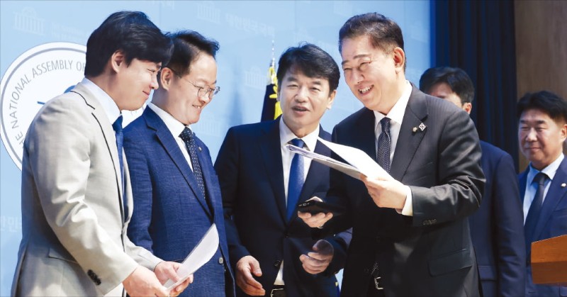 김병기 "<b>상법개정</b> 최<b>우선 처리</b>" 한다지만…수위 놓고 당내 이견