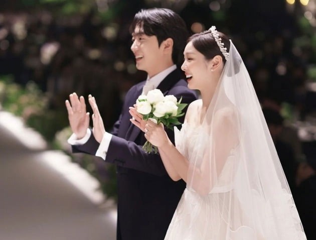 '제대' <b>고우림</b> "아내 <b>김연아</b>가 먼저 연락…4년간 <b>비밀 연애</b>"