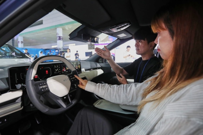 기아 EV4의 인공지능 어시스턴트 체험. 사진=현대차그룹