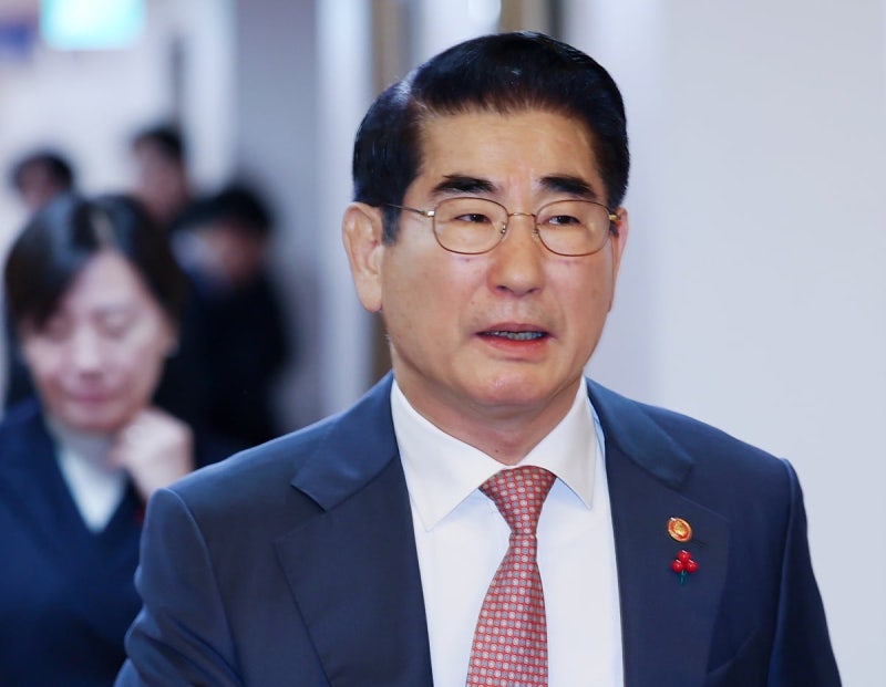 [속보] 법원, <b>김용현</b> 추가 <b>구속</b>영장 심문기일 연기…25일 진행