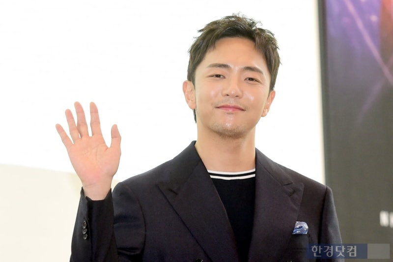 토니상 6관왕 '<b>어쩌면</b>' <b>박천휴</b>…"트로피 보며 아침밥 먹었다"
