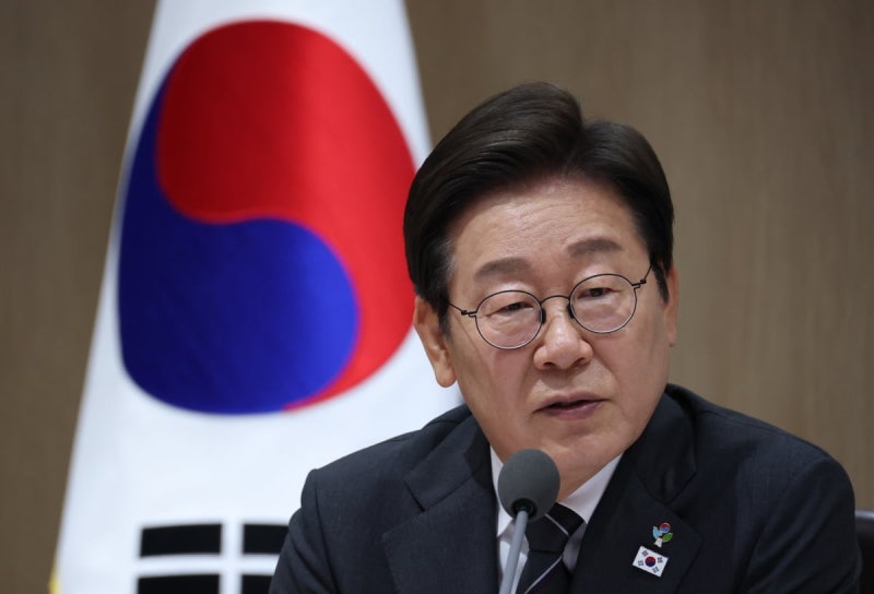 [속보] 李<b>대통령</b>, 광주·무안 공항이전 갈등에 "<b>대통령</b>실에 TF 구성"