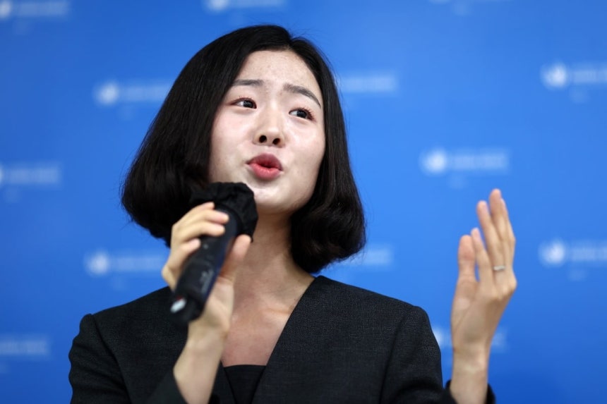 25일 서울글로벌센터에서 열린 '유엔 북한인권서울사무소, 피해자 및 증인이 바라보는 지난 10년 간의 조선민주주의인민공화국 내 인권 상황' 공개세션에서 북한 이탈주민이 발언하고 있다./사진=연합뉴스