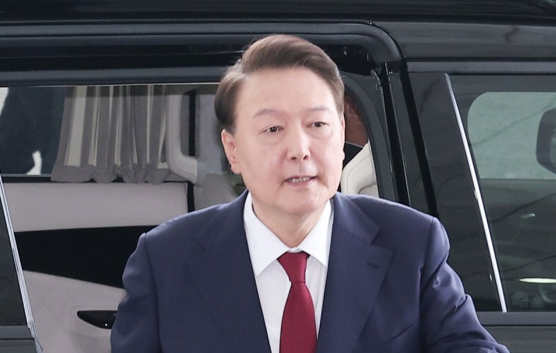 오후 <b>조사 거부</b>한 尹…<b>특검</b> "<b>조사</b> 중단도 검토"