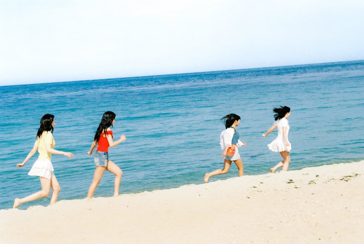 씨스타 이어 <b>서머퀸</b> 노리는 <b>하이키</b>…"'여름이었다', 시즌 대표곡 되길"...