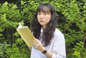 [책마을] 박규현 "먼저 세상 떠난 친구들 위해 시집으로 새 집 지었어요"