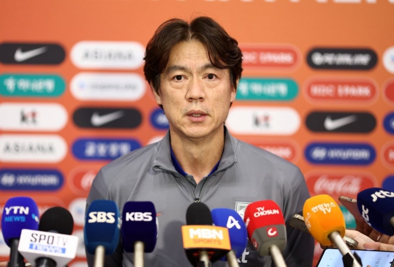 <b>동아시안컵</b> 경기 앞둔 홍명보 감독 "수비진 평가할 좋은 기회"