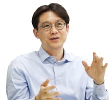 "한국 대학, 호봉제 깨고 파격 보상시스템 필요"