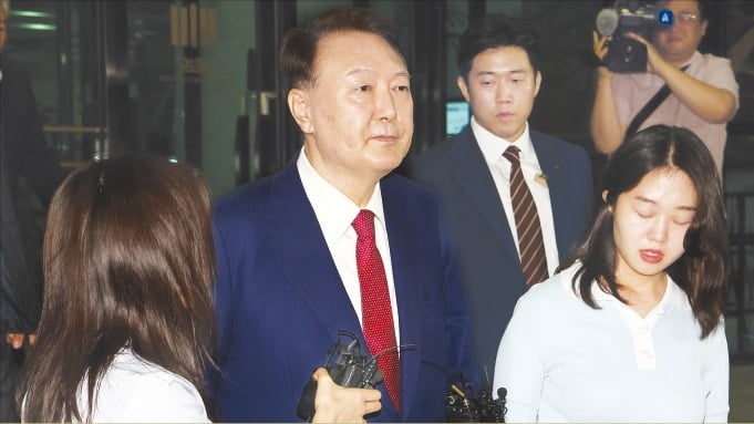 2차 대면조사 마친 내란특검…尹 구속영장 청구 직행