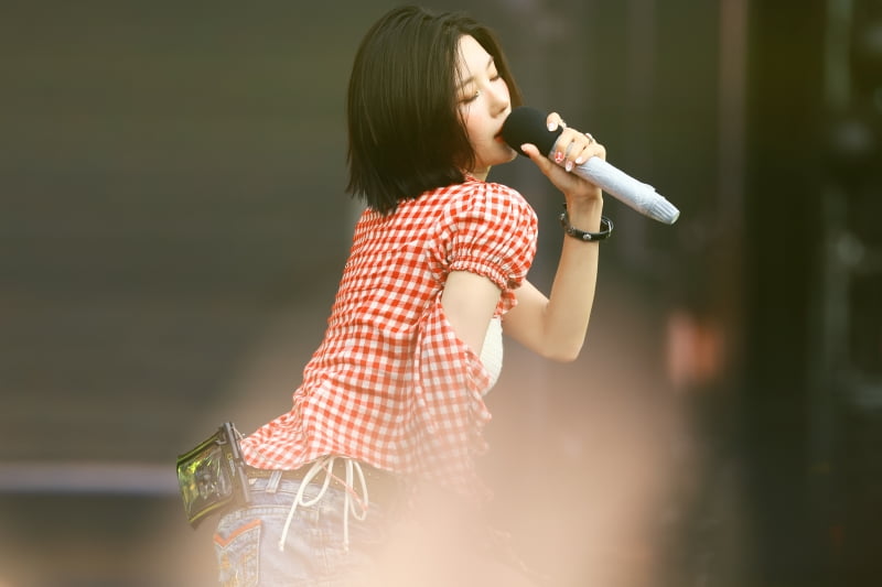 24억 건물주 <b>권은비</b>, 비키니+퍼포먼스로 <b>워터밤</b> 찢었다