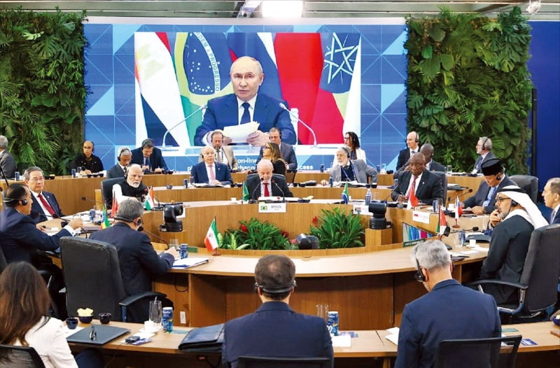 '반미' 외친 브릭스…트럼프 "동조 땐 10% 추가 관세"