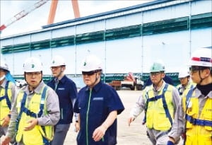 수비크조선소 간 권오갑, 군함 MRO 점검