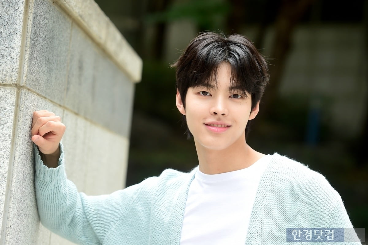 [단독] '미지의서울' <b>박윤호</b>, <b>홍석천</b> '픽' 당했다…'<b>보석함</b>' 출연