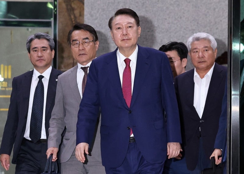내일 尹 <b>구속</b>영장 <b>심사</b>…경찰 "경비인력 2000명 배치"