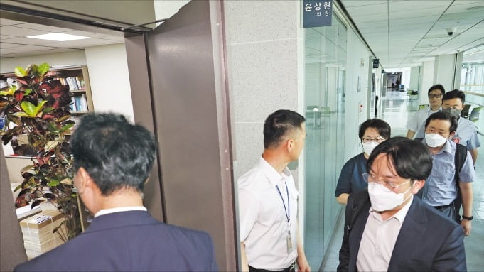 특검, 尹 <b>공천개입</b> 정조준…<b>윤상현</b>·김영선 압수수색