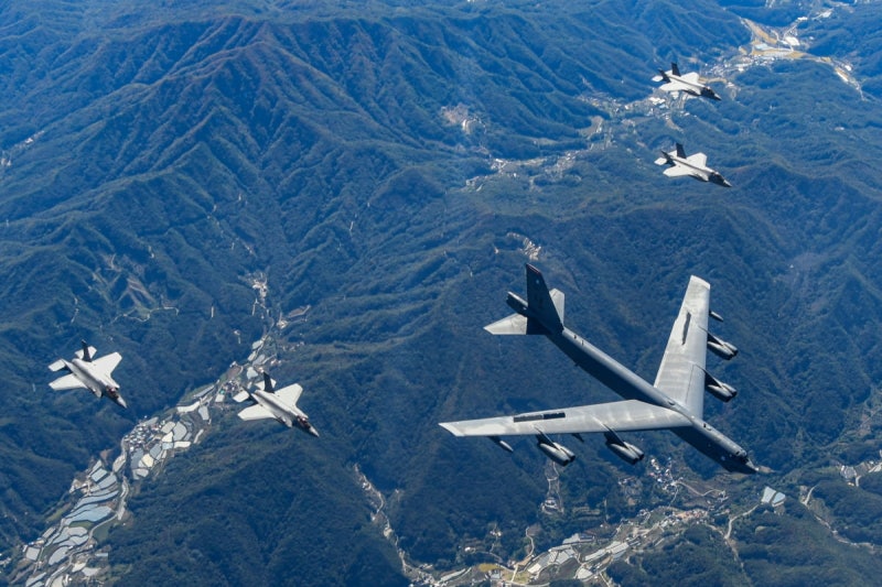 <b>한미일 공중</b><b>훈련</b> 실시…美 B-52H 전략폭격기도 전개 [영상]