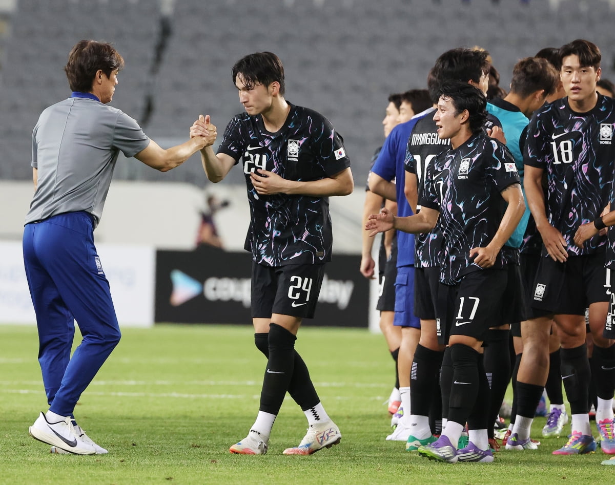 강상윤·이호재 데뷔골…<b>홍명보호</b>, 홍콩 꺾고 <b>2연승</b>