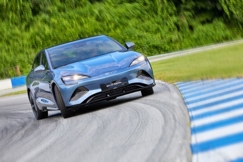 "중국산 車 무시 마라"...고성능 '스포츠 전기 세단' 타보니 [현장+] - 뉴스 썸네일 이미지