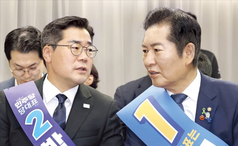 與대표 경선…선명성 앞세운 <b>정청래</b>, 충청·영남 '<b>압승</b>'