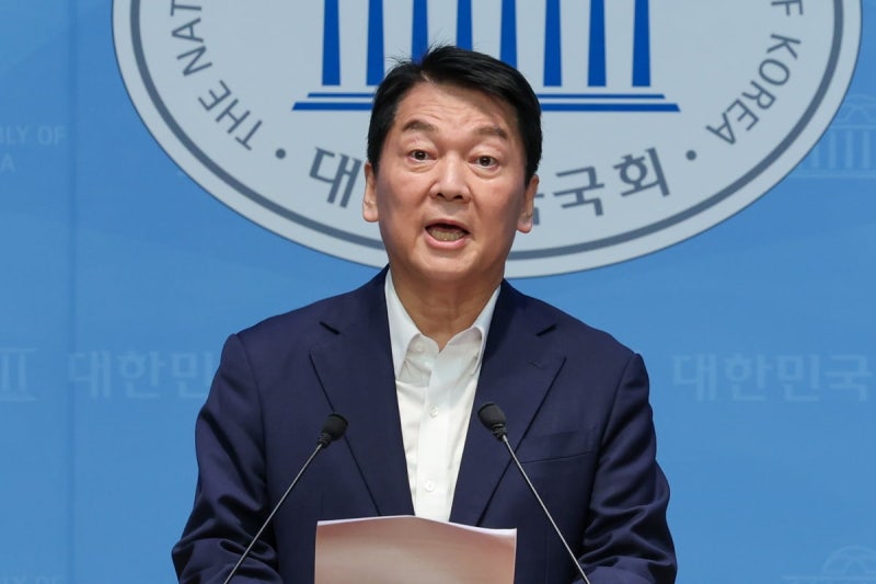 與 증세 논의에…<b>안철수</b> "李 정부는 <b>혈세</b> 빠는 <b>흡혈귀</b> 정부"