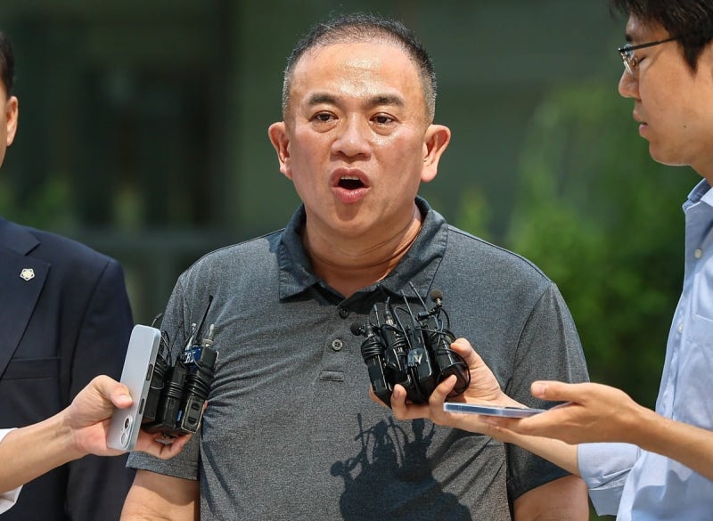 <b>명태균</b>, <b>김건희특검</b> 이틀째 출석…수사망 조여 오는 尹부부